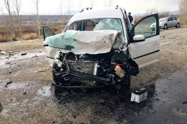 Gümüşhane'de zincirleme trafik kazası: 6 yaralı Gümüşhane'de zincirleme trafik kazası: 6 yaralı