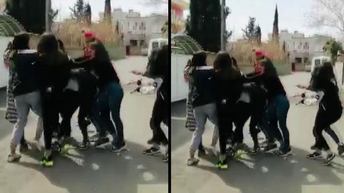 İki grubu zor ayırdılar! Genç kızların saç saça baş başa kavgası kamerada