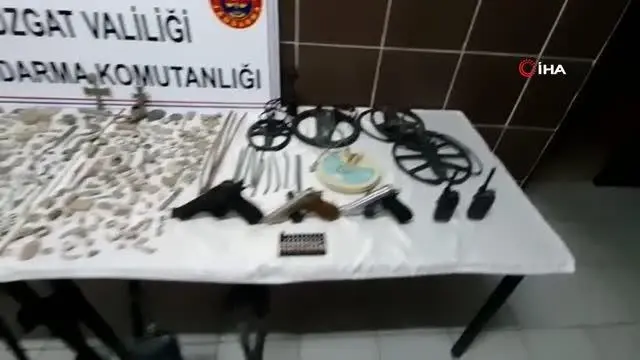 Kaçak kazı yapan şahsın evinde yüzlerce sikke yakalandı