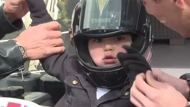 Kenan Sofuoğlu, 2 yaşında motosiklet kullanan oğlu Zayn'ın Formula 1 yarışçısı olmasını istiyor