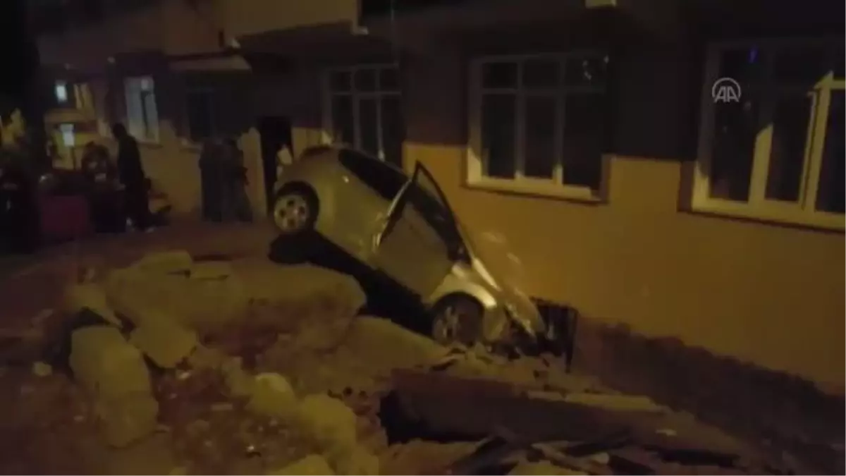 KIRIKKALE - Apartmana çarpan otomobilin sürücüsü yaralandı
