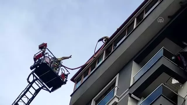 Son dakika haberleri! Pendik'te 10 katlı apartmanın çatısındaki yangın söndürüldü Son dakika haberleri! Pendik'te 10 katlı apartmanın çatısındaki yangın söndürüldü