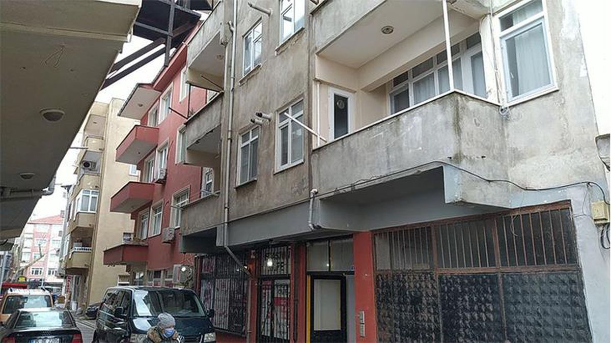 Tartıştığı karısını 2 çocuğunun gözü önünde öldürdükten sonra intihar etti