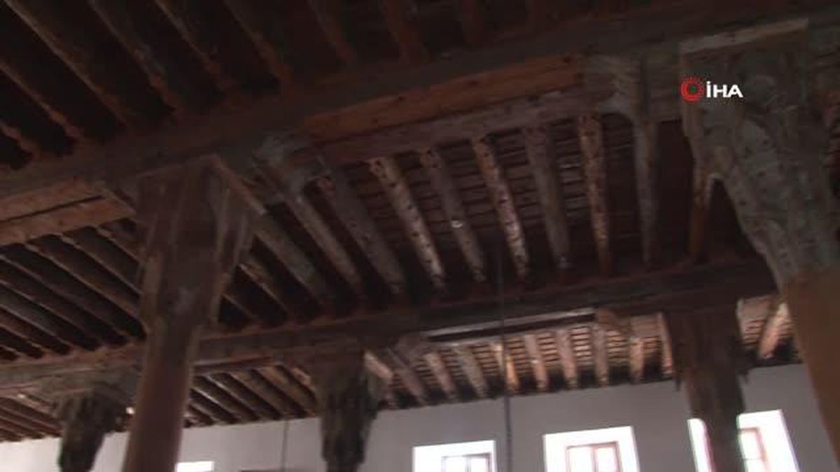 Türk ahşap oyma sanatı ve taş işçiliğinin ender örneklerinden biri de 'Afyon Ulu Cami'