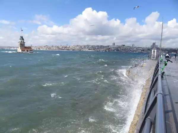 ÜSKÜDAR VE CADDEBOSTAN SAHİLİ'NDE DEV DALGALAR -1 ÜSKÜDAR VE CADDEBOSTAN SAHİLİ'NDE DEV DALGALAR -1