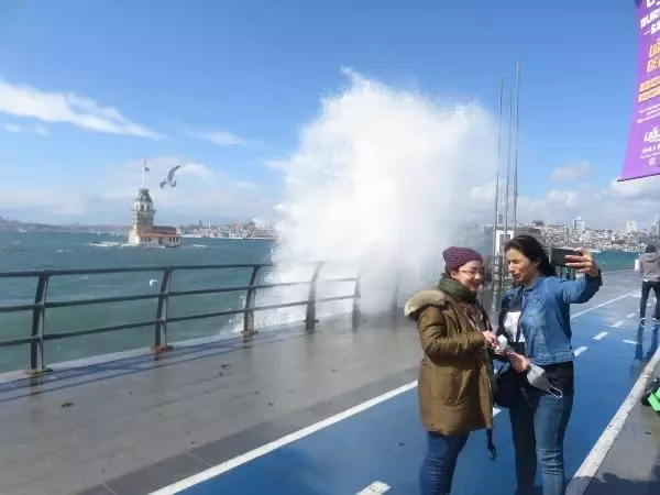 ÜSKÜDAR VE CADDEBOSTAN SAHİLİ'NDE DEV DALGALAR -1 ÜSKÜDAR VE CADDEBOSTAN SAHİLİ'NDE DEV DALGALAR -1