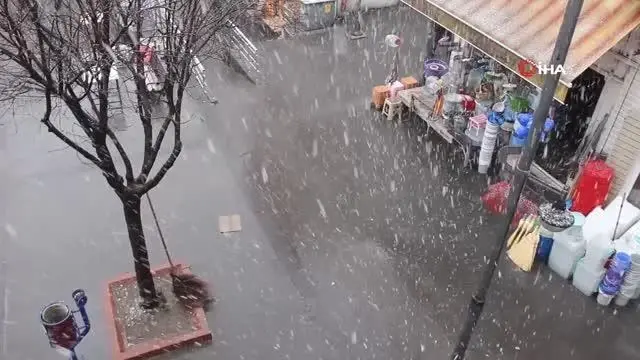 Yozgat'ta Mart karı kenti beyaza bürüdü