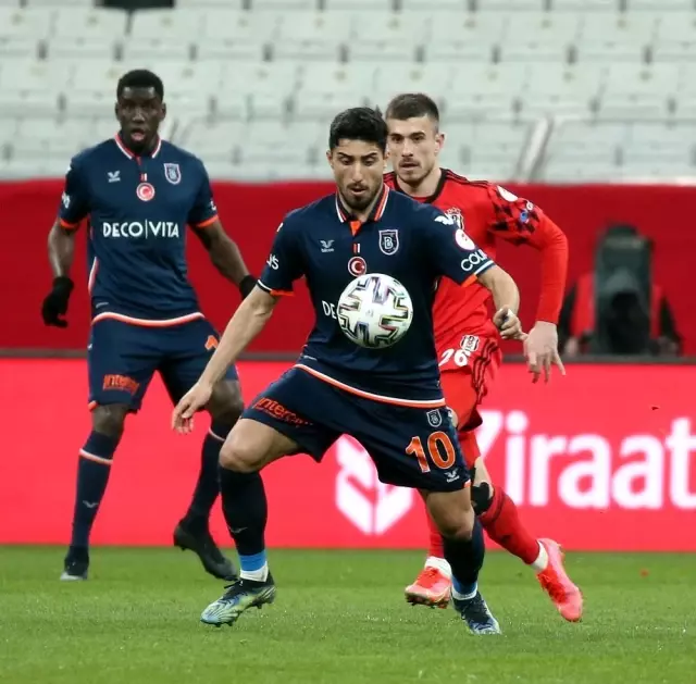 Ziraat Türkiye Kupası: Beşiktaş: 2 - Medipol Başakşehir: 0 (İlk yarı) Ziraat Türkiye Kupası: Beşiktaş: 2 - Medipol Başakşehir: 0 (İlk yarı)