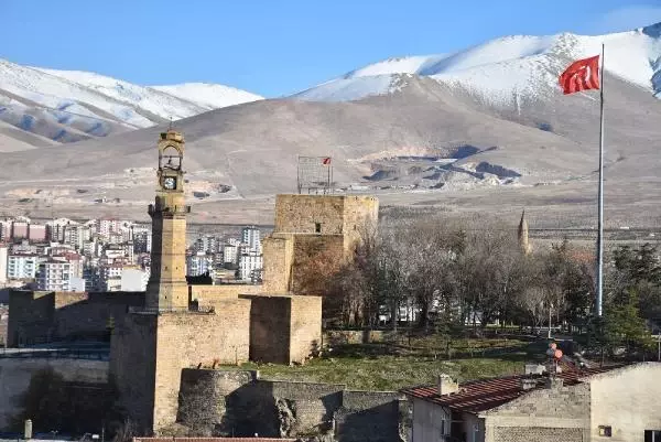 NİĞDE 2'nci Abdülhamid'in tahta çıkış yıl dönümünde inşa edilen saat kulelerinin en yükseği Niğde'de NİĞDE 2'nci Abdülhamid'in tahta çıkış yıl dönümünde inşa edilen saat kulelerinin en yükseği Niğde'de