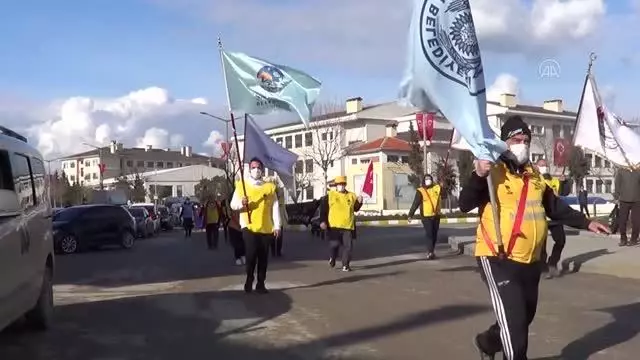 ÇANAKKALE - '57. Alay' için Tekirdağ'dan yola çıkan 57 gönüllü Gelibolu'ya geldi ÇANAKKALE - '57. Alay' için Tekirdağ'dan yola çıkan 57 gönüllü Gelibolu'ya geldi