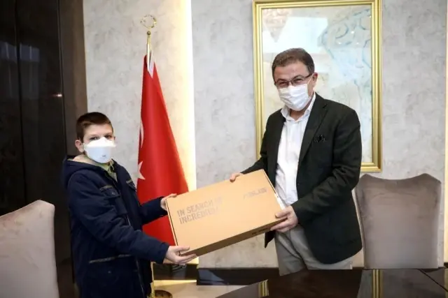 Eyüpsultan Belediyesi Robot Okulu öğrencisi Mustafa Şen, Türkiye 1.'si oldu Eyüpsultan Belediyesi Robot Okulu öğrencisi Mustafa Şen, Türkiye 1.'si oldu