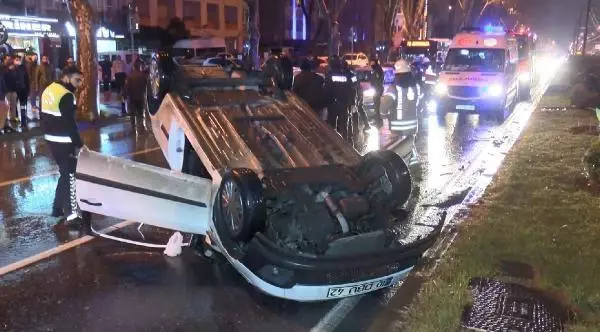 FATİH MİLLET CADDESİ'NDE OTOMOBİL TAKLA ATTI FATİH MİLLET CADDESİ'NDE OTOMOBİL TAKLA ATTI