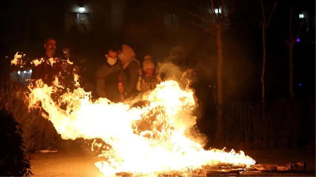 İran'da 'Çarşamba Suri' kutlamalarında 8 kişi öldü, 900 kişi de yaralandı