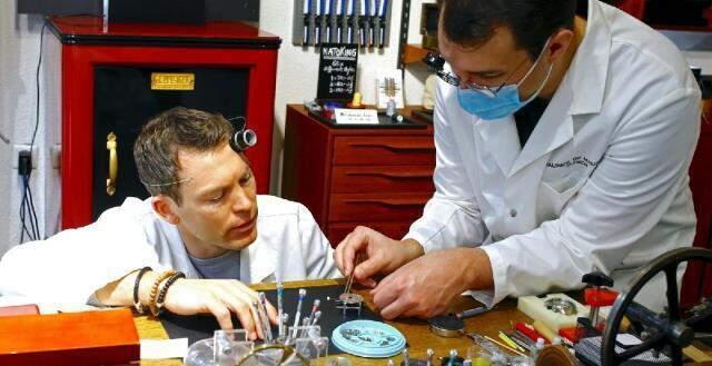 İsviçreli eski futbolcu Lichtsteiner, saat firmasında stajyer olarak işe başladı