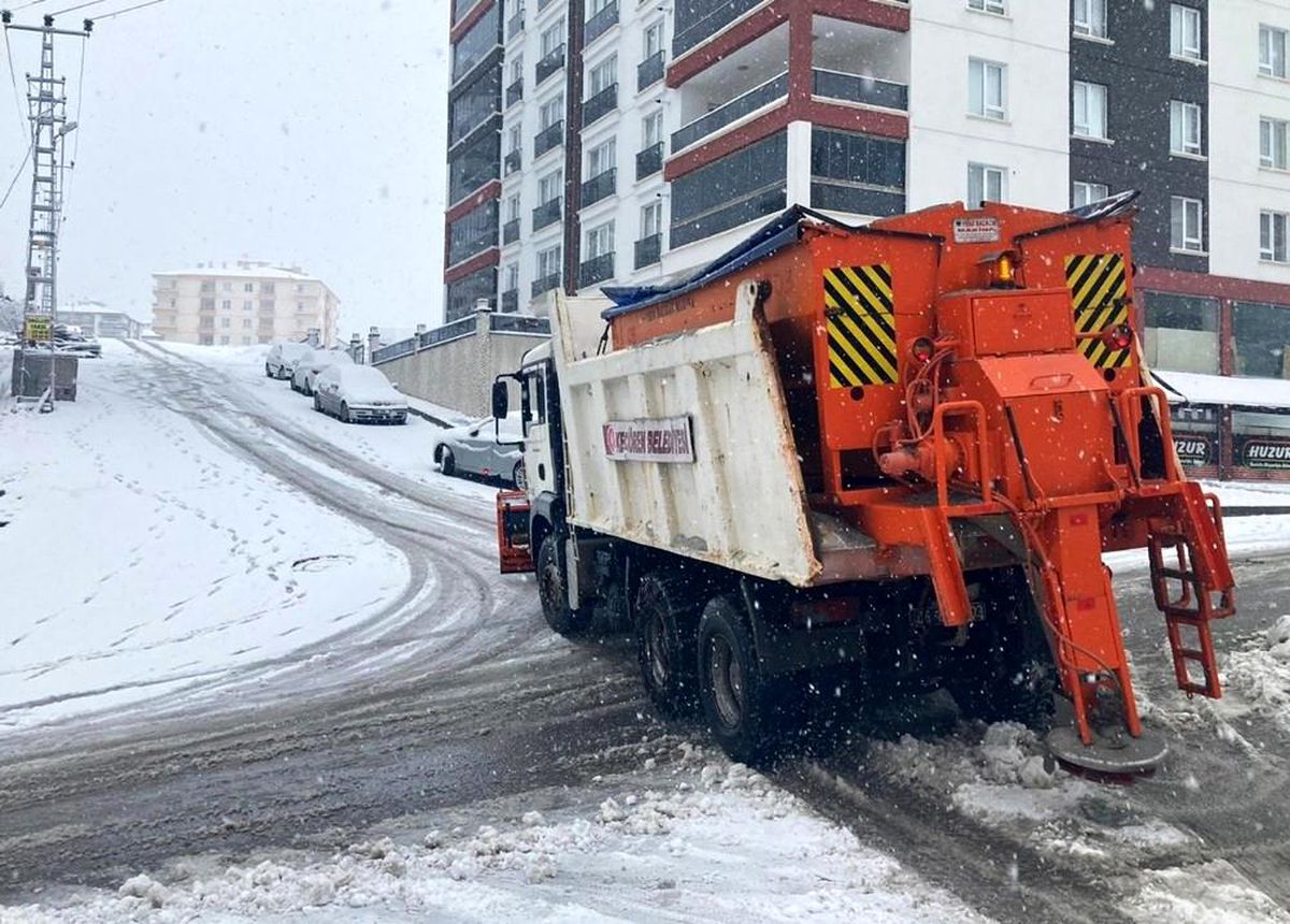 Keçiören'in yüksek noktalarında yoğun 'kar mesaisi'