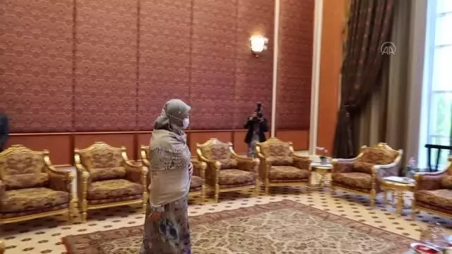 Son dakika haberleri: KUALA LUMPUR - Büyükelçi Kavakcı, Malezya Kraliçesi'ne Emine Erdoğan'ın hediyelerini iletti Son dakika haberleri: KUALA LUMPUR - Büyükelçi Kavakcı, Malezya Kraliçesi'ne Emine Erdoğan'ın hediyelerini iletti