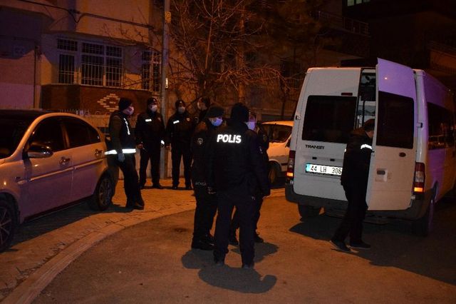 Son Dakika | Malatya'da kayınbirader enişte tartışmasında kan aktı: 2 yaralı Son Dakika | Malatya'da kayınbirader enişte tartışmasında kan aktı: 2 yaralı
