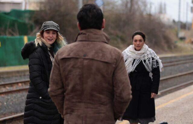 Masumlar Apartmanı'nda yürek burkan veda! Safiye, Naci'nin gidişiyle gözyaşlarına boğuldu Masumlar Apartmanı'nda yürek burkan veda! Safiye, Naci'nin gidişiyle gözyaşlarına boğuldu