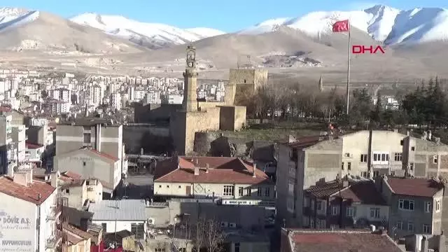 NİĞDE 2'nci Abdülhamid'in tahta çıkış yıl dönümünde inşa edilen saat kulelerinin en yükseği Niğde'de NİĞDE 2'nci Abdülhamid'in tahta çıkış yıl dönümünde inşa edilen saat kulelerinin en yükseği Niğde'de