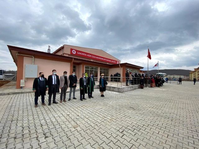 oldurulen meslektaslari icin saygi durusu yap 2 14000440 o
