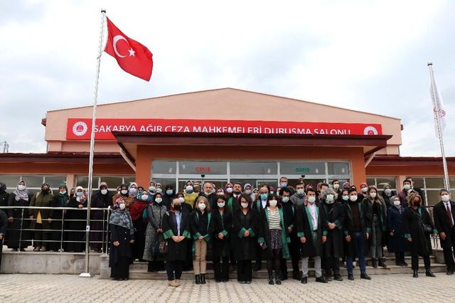 oldurulen meslektaslari icin saygi durusu yap 4 14000440 o