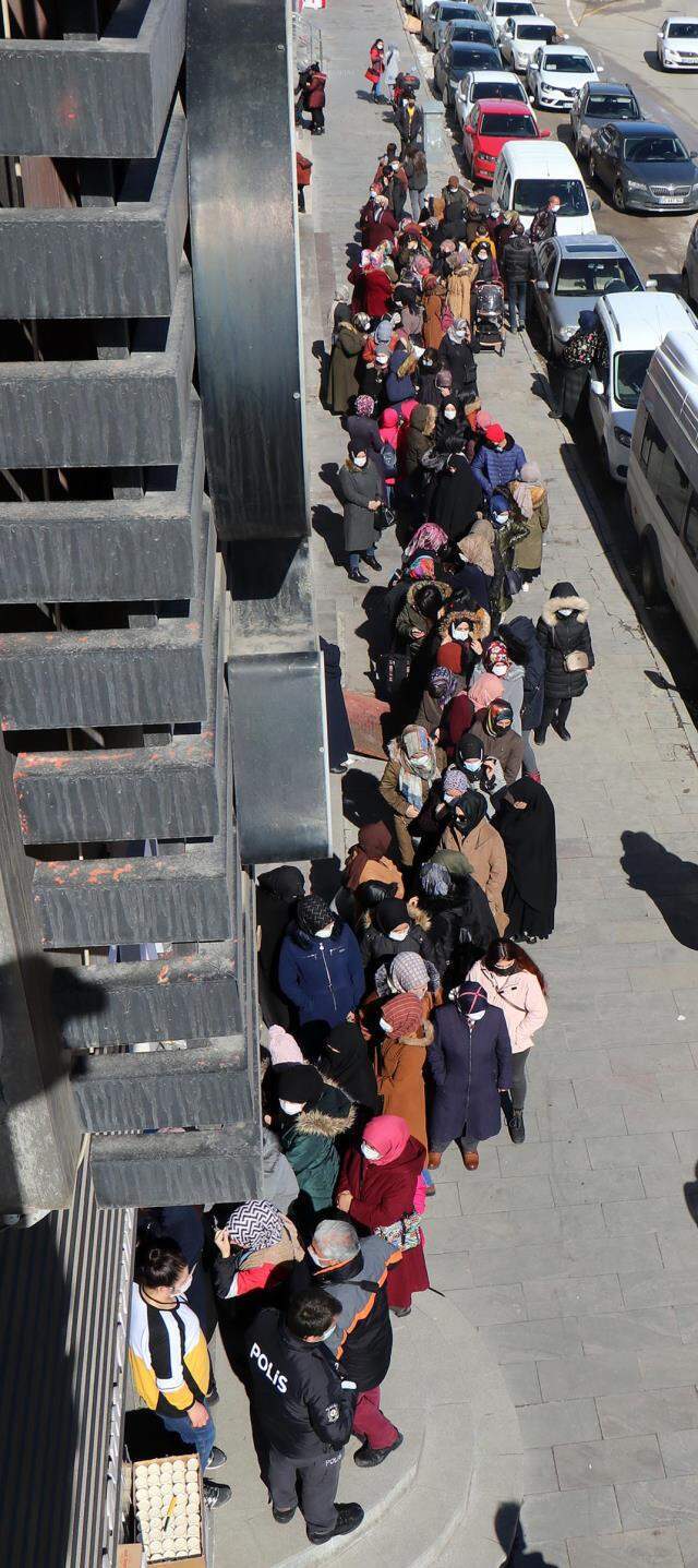 Sarı kategorideki kentimizde indirim izdihamı! İş yeri çalışanları polisten yardım istedi