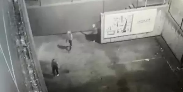 SİLİVRİ'DE BEKÇİ İLE ŞÜPHELİLER ARASINDA KOVALAMACA KAMERADA SİLİVRİ'DE BEKÇİ İLE ŞÜPHELİLER ARASINDA KOVALAMACA KAMERADA