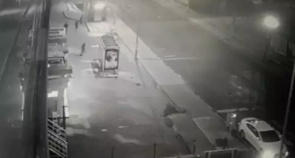 SİLİVRİ'DE BEKÇİ İLE ŞÜPHELİLER ARASINDA KOVALAMACA KAMERADA SİLİVRİ'DE BEKÇİ İLE ŞÜPHELİLER ARASINDA KOVALAMACA KAMERADA