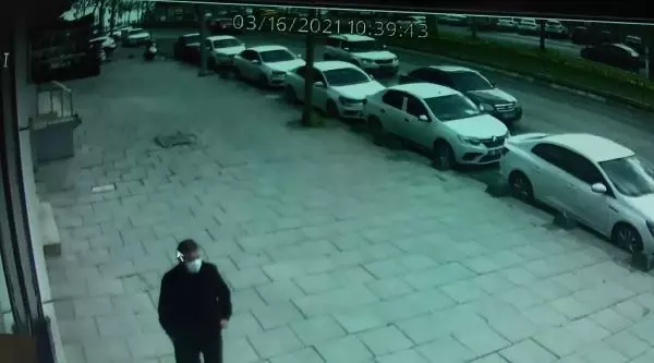 SULTANGAZİ'DE YOLA PARK EDİLEN OTOMOBİLE BÖYLE ÇARPTI SULTANGAZİ'DE YOLA PARK EDİLEN OTOMOBİLE BÖYLE ÇARPTI