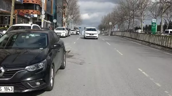 SULTANGAZİ'DE YOLA PARK EDİLEN OTOMOBİLE BÖYLE ÇARPTI SULTANGAZİ'DE YOLA PARK EDİLEN OTOMOBİLE BÖYLE ÇARPTI