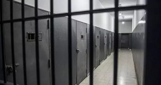 Ürdün'de 16 yaşındaki çocuğa işkence yapan 6 kişi idama mahkum edildi Ürdün'de 16 yaşındaki çocuğa işkence yapan 6 kişi idama mahkum edildi