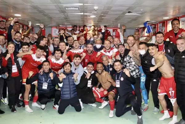 Ali Şafak Öztürk'ten Antalyaspor'a kupa primi Ali Şafak Öztürk'ten Antalyaspor'a kupa primi