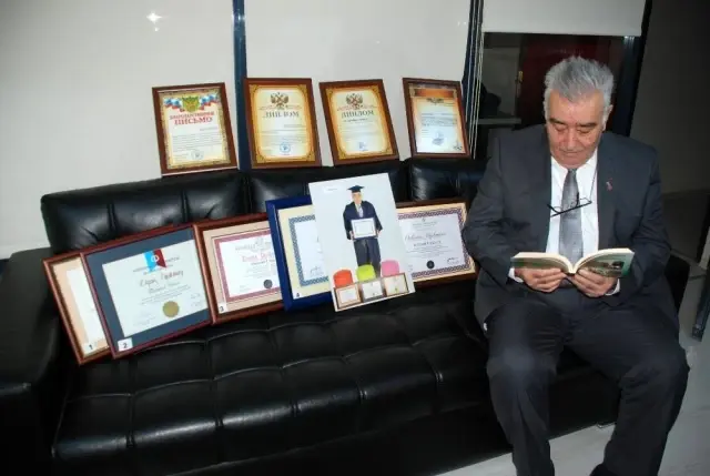Son dakika haberleri... Alzheimer'a savaş açtı, 81 yaşında 6. üniversitesini okuyor