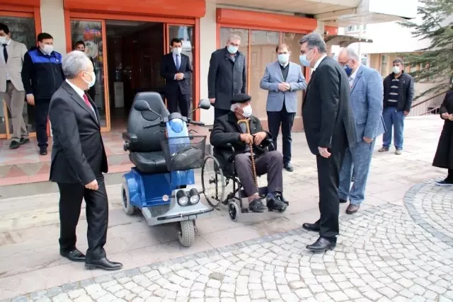Başkan Akkaya'dan yurt dışındaki hayırseverlere plaket