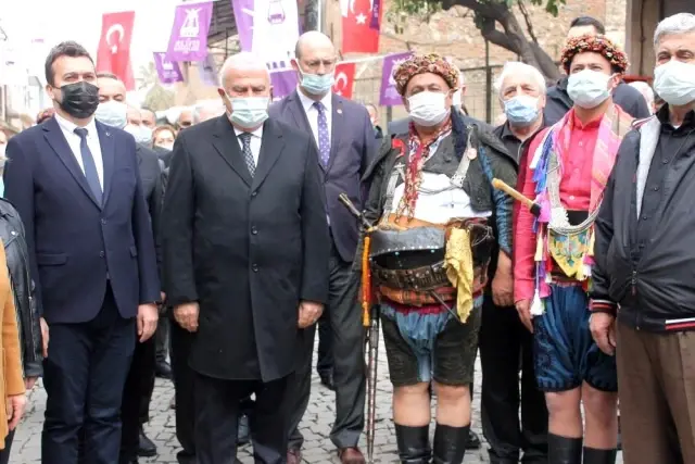 Başkan Atay'dan anlamlı heykel açılışı