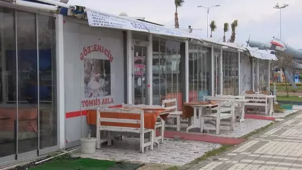 BÜYÜKÇEKMECE SAHİLİ'NDE DÜKKANLARI MÜHÜRLENEN GÖZLEMECİLERDEN TEPKİ
