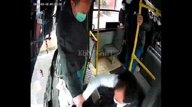 durak disinda otobuse binmek isteyen kisi 4 14003092 o
