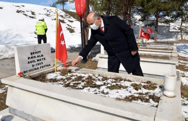 Erzurum Şehitliğinde 18 Mart töreni