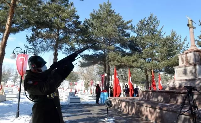 Erzurum Şehitliğinde 18 Mart töreni