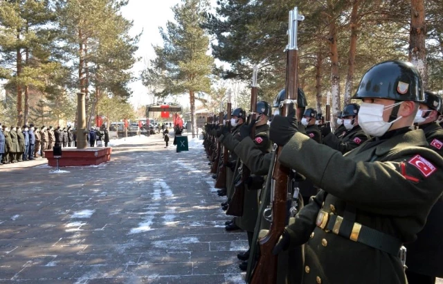 Erzurum Şehitliğinde 18 Mart töreni