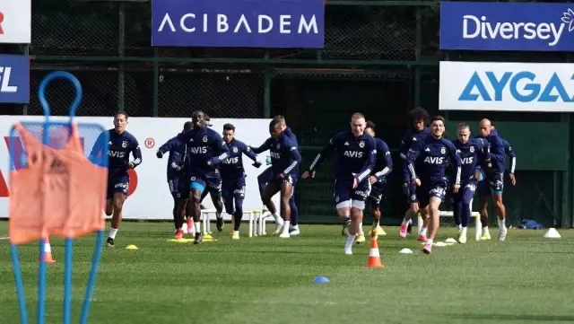 Fenerbahçe, Beşiktaş derbisi hazırlıklarını sürdürdü Fenerbahçe, Beşiktaş derbisi hazırlıklarını sürdürdü
