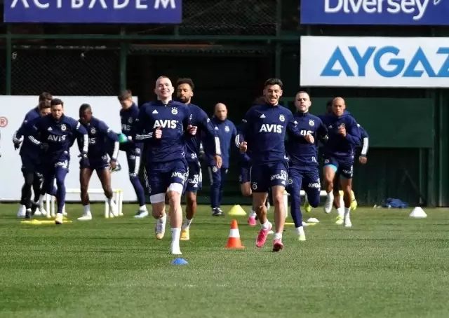 Fenerbahçe, Beşiktaş derbisi hazırlıklarını sürdürdü Fenerbahçe, Beşiktaş derbisi hazırlıklarını sürdürdü
