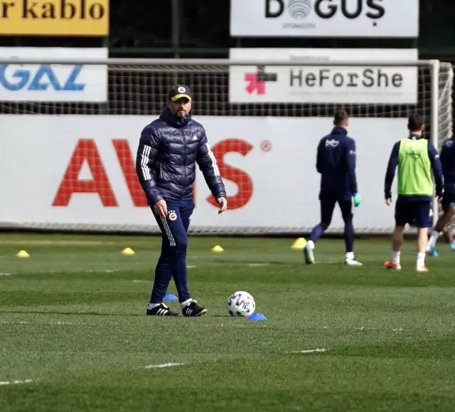 Fenerbahçe, Beşiktaş derbisi hazırlıklarını sürdürdü Fenerbahçe, Beşiktaş derbisi hazırlıklarını sürdürdü