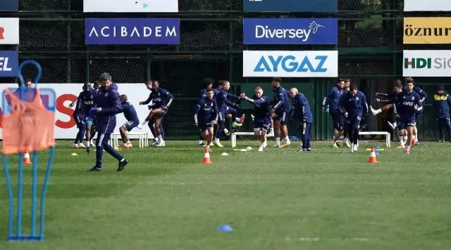 Fenerbahçe, Beşiktaş derbisi hazırlıklarını sürdürdü Fenerbahçe, Beşiktaş derbisi hazırlıklarını sürdürdü