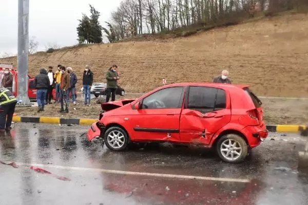 ZONGULDAK Hafif ticari araç ile otomobil çarpıştı: 5 yaralı