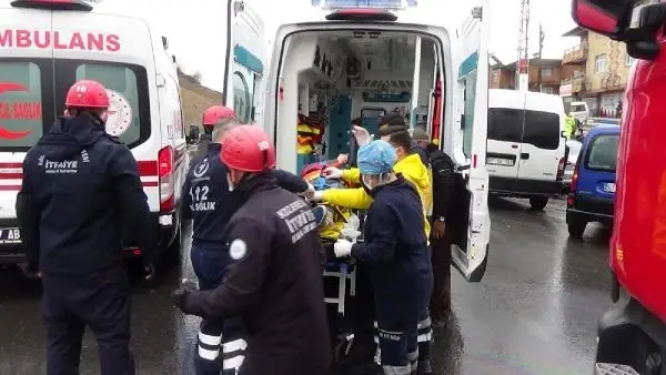 ZONGULDAK Hafif ticari araç ile otomobil çarpıştı: 5 yaralı