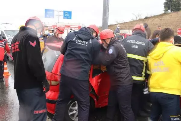 ZONGULDAK Hafif ticari araç ile otomobil çarpıştı: 5 yaralı