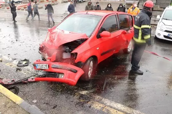 ZONGULDAK Hafif ticari araç ile otomobil çarpıştı: 5 yaralı