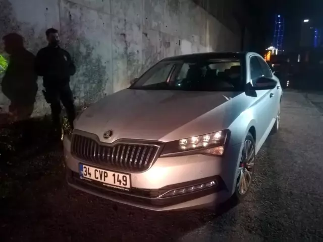 İzmir'de iki ayrı trafik kazası: 2'si polis 4 yaralı İzmir'de iki ayrı trafik kazası: 2'si polis 4 yaralı