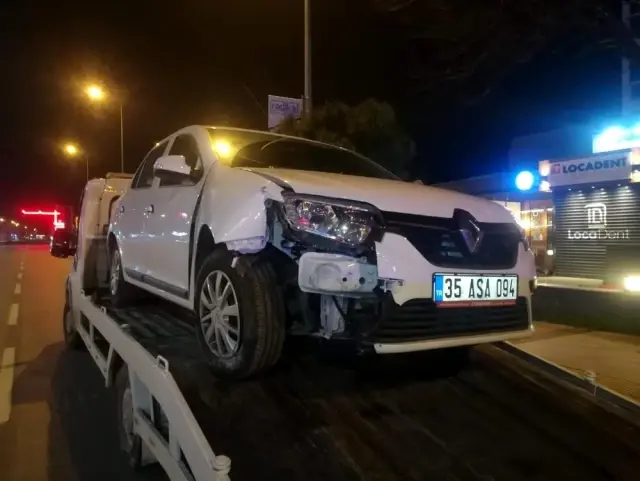 İzmir'de iki ayrı trafik kazası: 2'si polis 4 yaralı İzmir'de iki ayrı trafik kazası: 2'si polis 4 yaralı